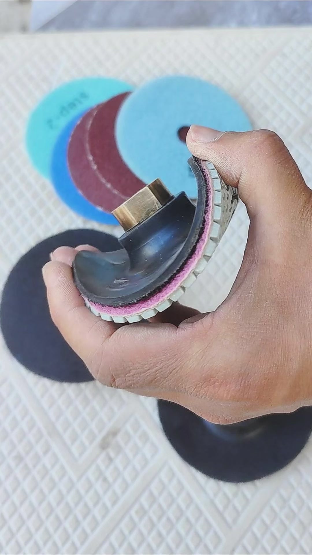 3" - 4" (80 mm - 100 mm) flexible Gummi-Schleifscheibe – selbstklebender, biegsamer Kopf zum Steinbogenschleifen auf Marmor und Granit – Zubehör für Winkelschleifer-Schleifpads