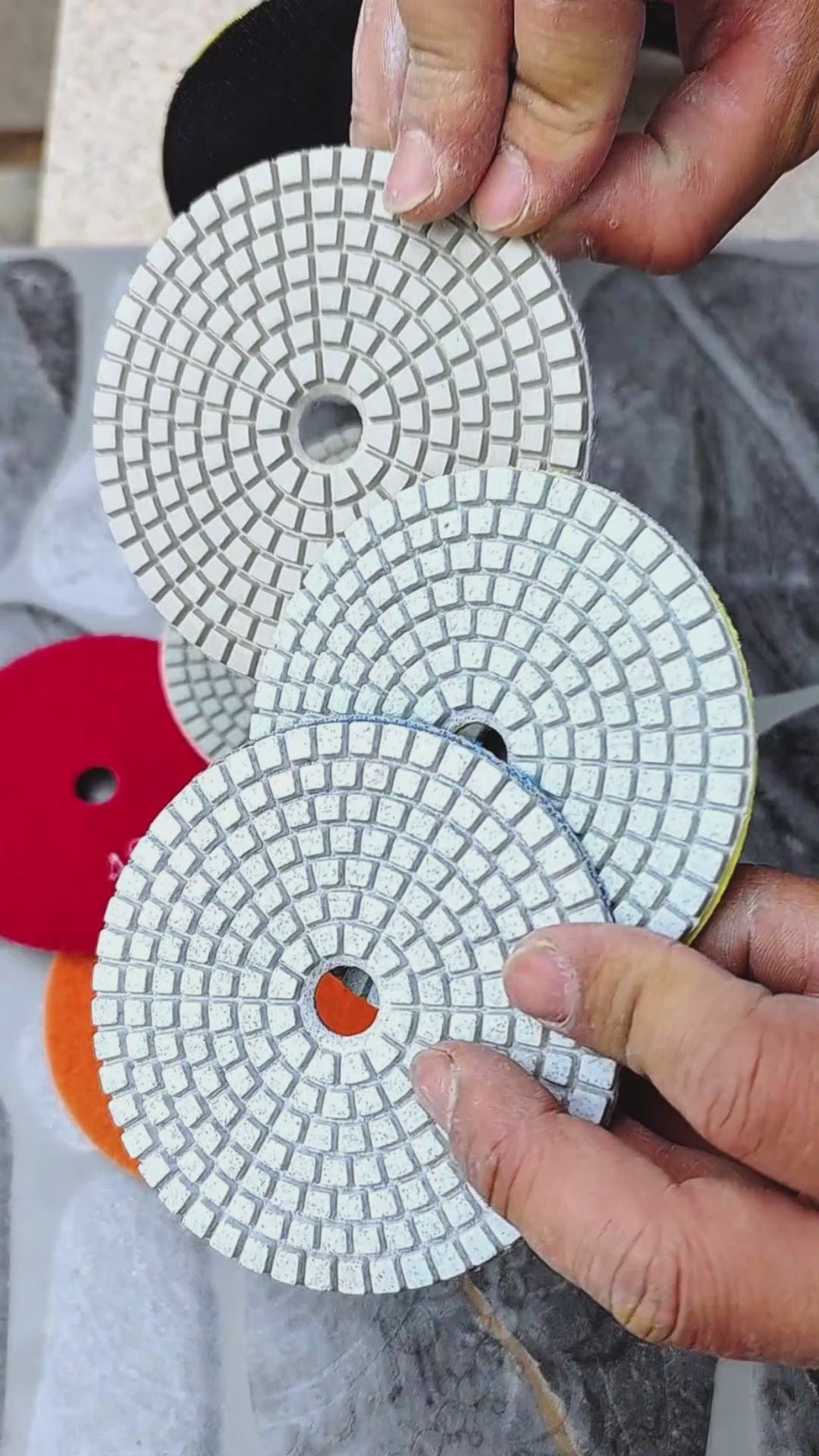 16-teiliges 4"/100-mm-Diamant-Polierpad-Set – 5/8"-11 M14 M10 Schleifscheiben für Granit, Marmor, Beton und Stein – Zubehör für professionelle Nass-Winkelschleifer