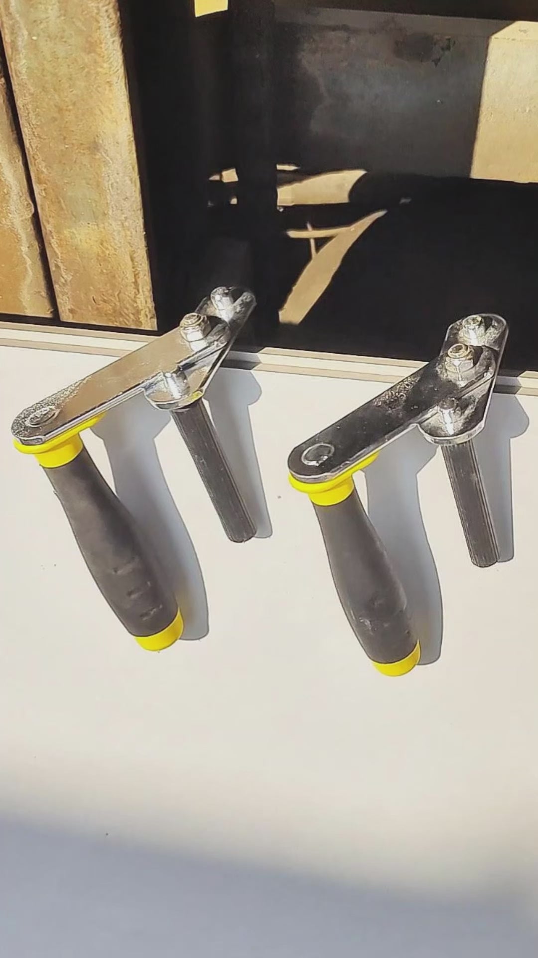 45-mm-Hebeklemme – Mehrmaterialgriff für Türen/Fenster aus Glas, Stein, Holz und Aluminium – Robustes Handwerkzeug mit rutschfesten Pads