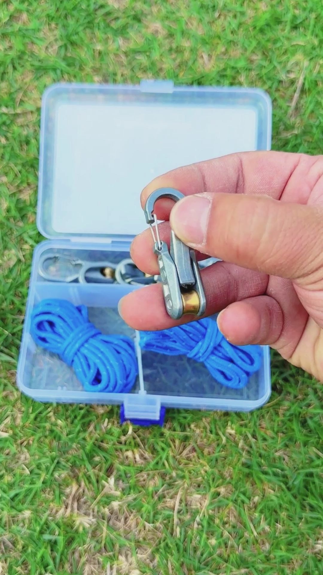 LOZLIN 8-teiliges Outdoor-Ausrüstungs-Lanyard-Set mit Etui, einziehbare Sicherheitsleinen für Camping, Wandern, Rucksäcke und Zelte, Anti-Verlust Spiral-Kabel-Kit, Reise-Zubehör