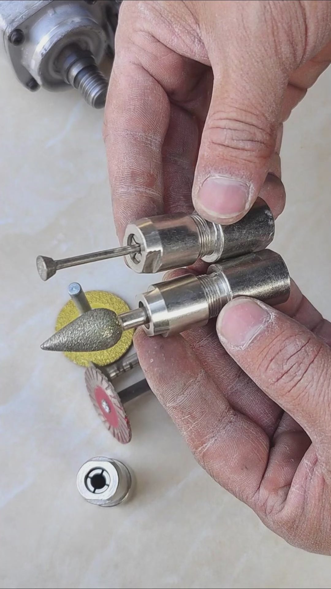 1/8"/1/4" (3MM/6MM) Winkelschleifer-zu-Geradschleifer-Umrüstsatz - Doppelspannzangen-Schleifkopf zum Schnitzen/Polieren/Schneiden, kompatibel mit Standard-Winkelschleifern
